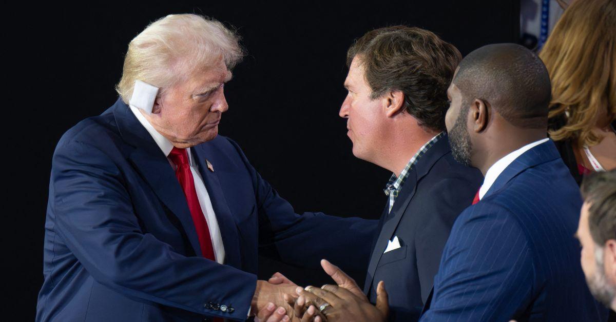 Image of A noticeably thinner Tucker Carlson surfaced at the White House, applauding Trump’s bold move on Venezuelan oil.