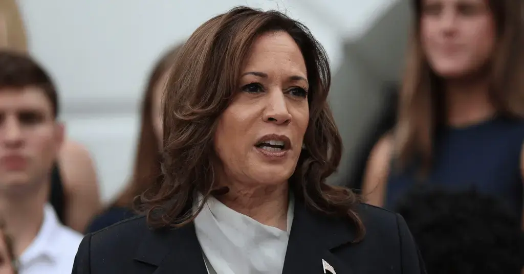 secret service caught breaking into salon bathroom kamala harris