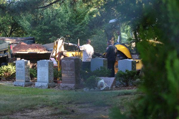 //bobbi kristina brown grave next whitney houston photos