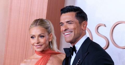 Photo of Kelly Ripa and Mark Consuelos
