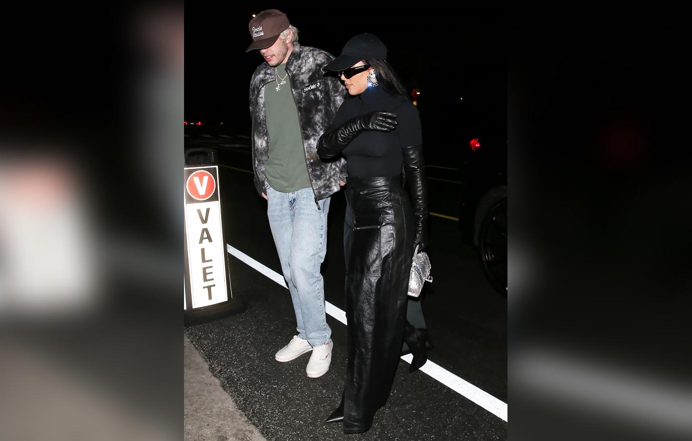 kim kardashian outlet mall pete davidson shops photos kanye west julia fox r