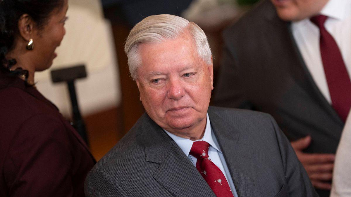 image of Donald Trump paid tribute to Lindsey Graham.
