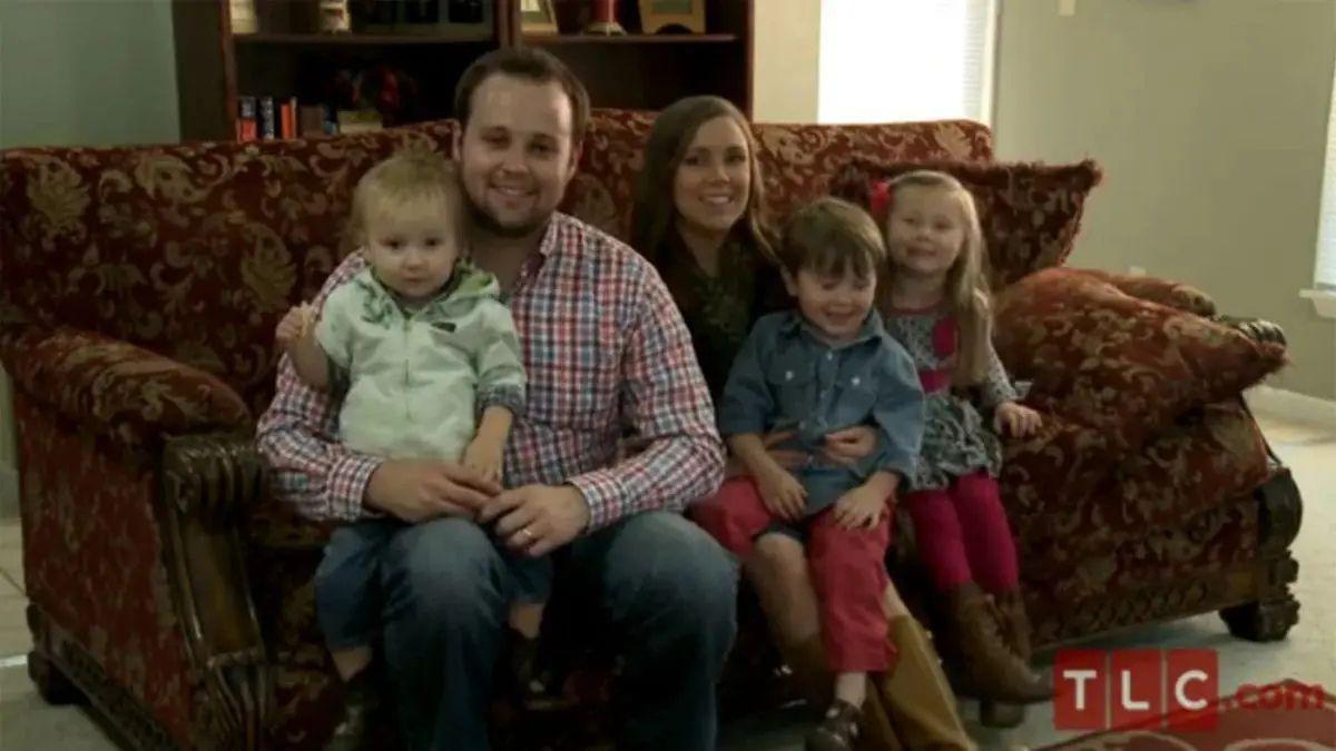 A photo of Josh Duggar and family