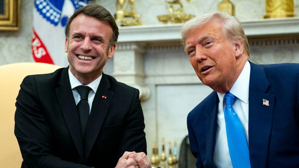 A photo of Emmanuel Macron and Donald Trump