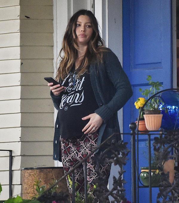 Pregnant Jessica Biel Returns To Work