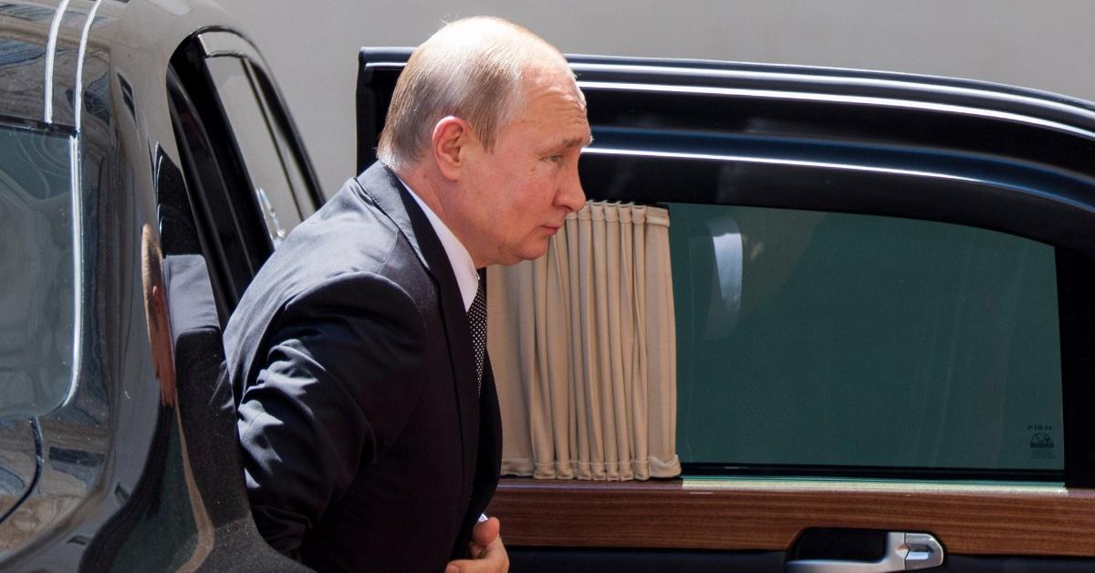 kremlin denies putin fell down stairs soiled himself