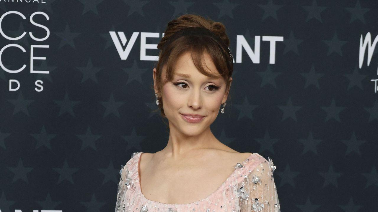Ariana Grande decides to take a career break as concerns about her appearance continue to mount.