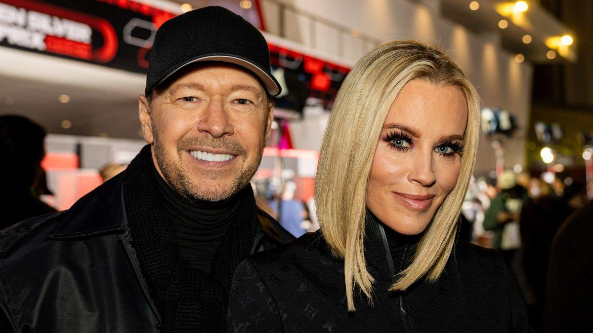 Photo of Jenny McCarthy and Donnie Wahlberg
