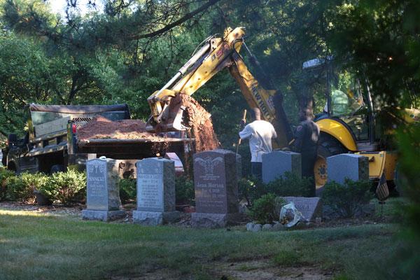 //bobbi kristina brown grave next whitney houston photos