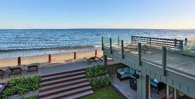 //leonardo dicaprio sells   million malibu mansion