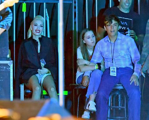 Gwen Stefani & Blake Shelton Perform Amid Gavin Rossdale Annulment Scandal