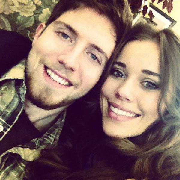 //jessa duggar pregnant hidden signs