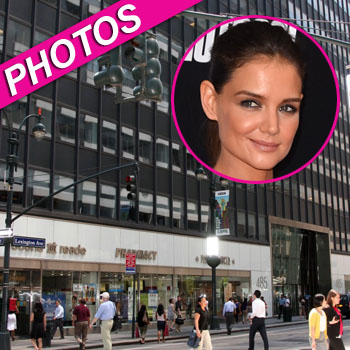 //katie holmes visits divorce lawyer