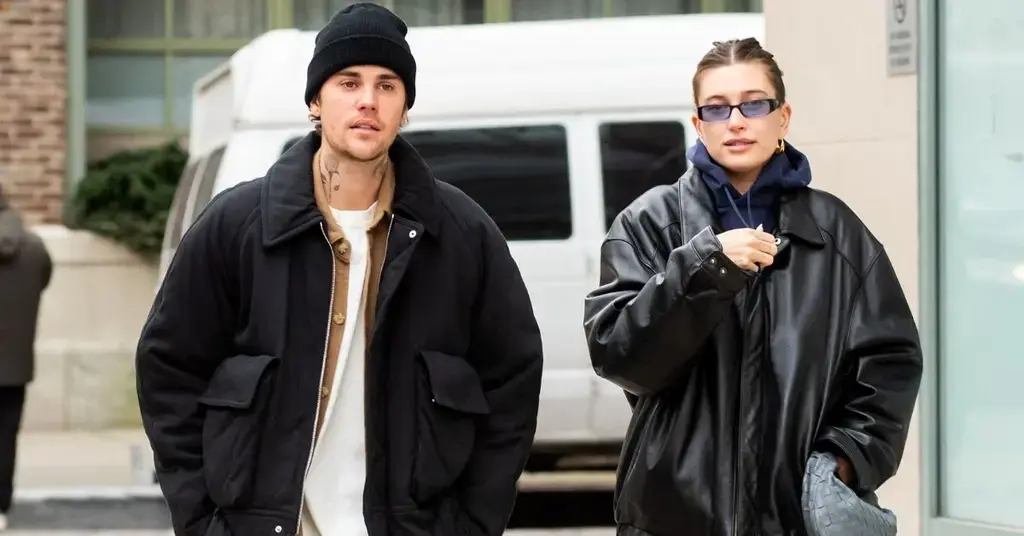 hailey bieber rips off wedding ring justin divorce rumors pushed
