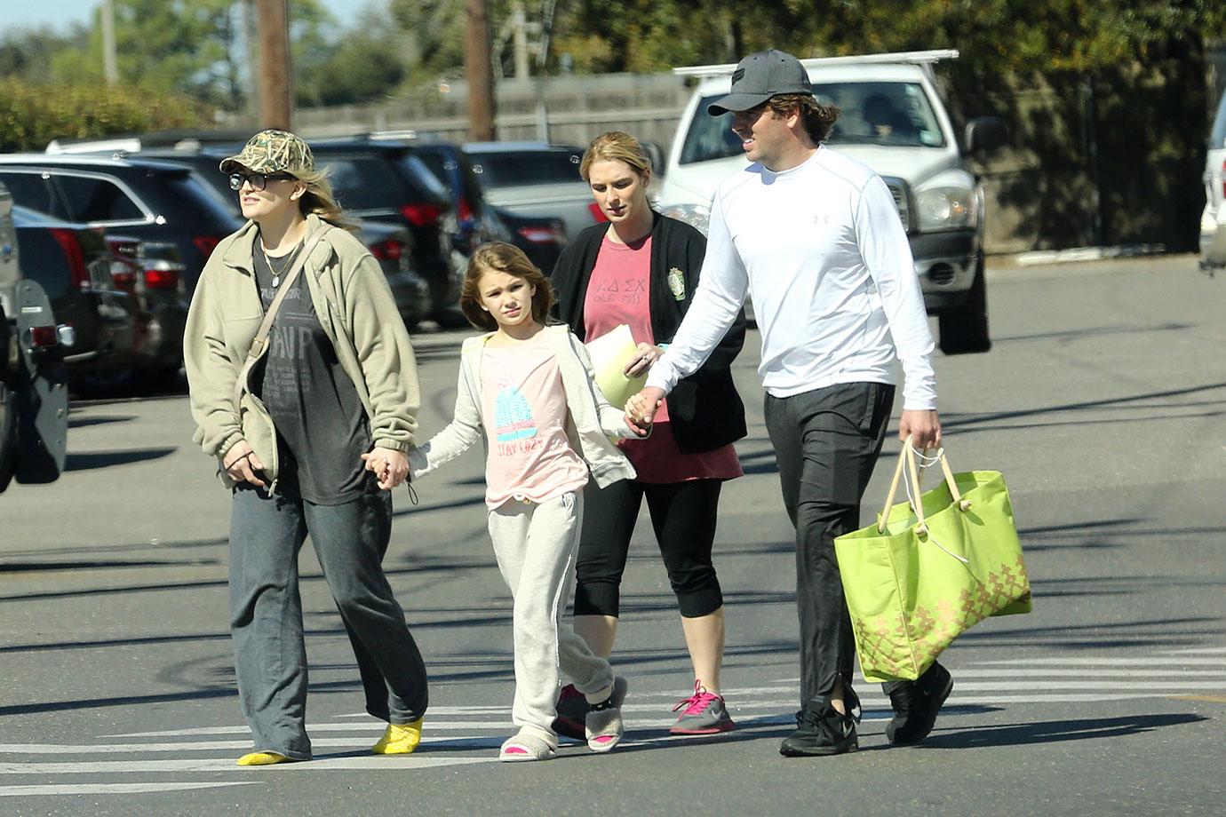 Jamie Lynn Spears Daughter Maddie Leaves Hospital Photos