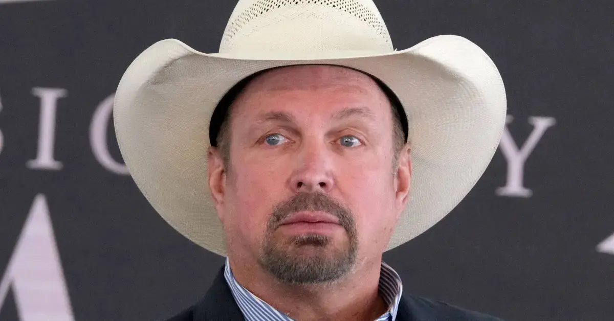 garth brooks eyeing up a move to ireland