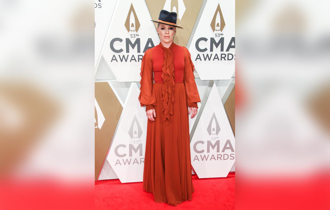 See All The Stars Y’all! Country Music Awards 2019 Red Carpet Celebrity Arrivals