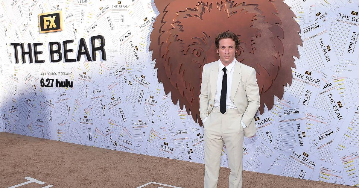 jeremy allen white warned girlfriend the bear no good