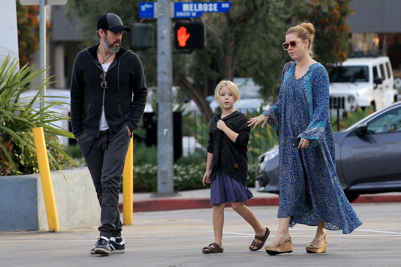 Pregnant Amy Adams Shows Off Baby Bump See The Photos