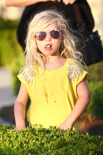 Too Cute Jessica Simpson S Daughter Maxwell And Son Ace Enjoy Dinner Out