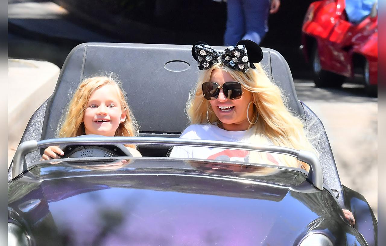 Jessica Simpson Sister Ashlee Simpson And Kids Enjoy Disneyland