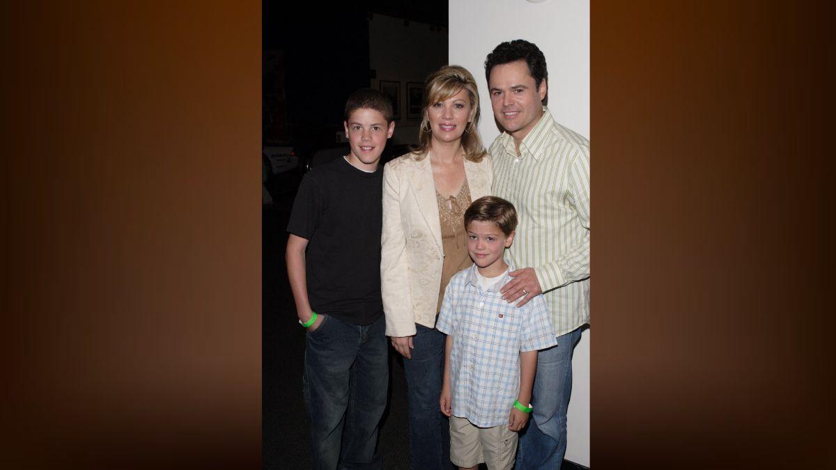 Donny and Debbie Osmond have 5 children.