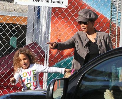 Halle Berry In Good Spirits As She Picks Up Daughter From School