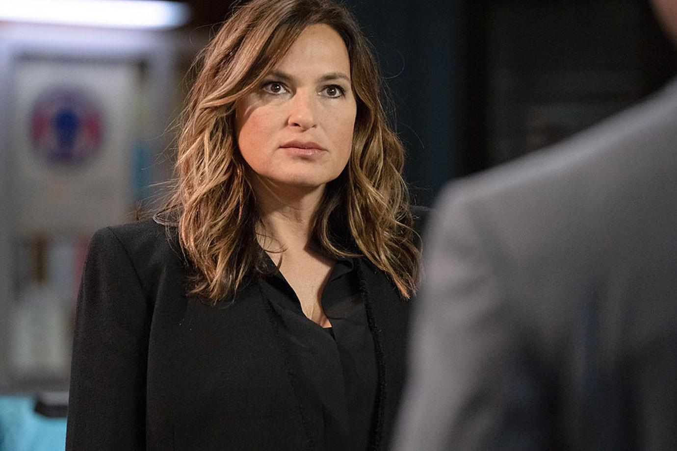 law order svu mariska hargitay hospitalized broken knee ankle wont affect production