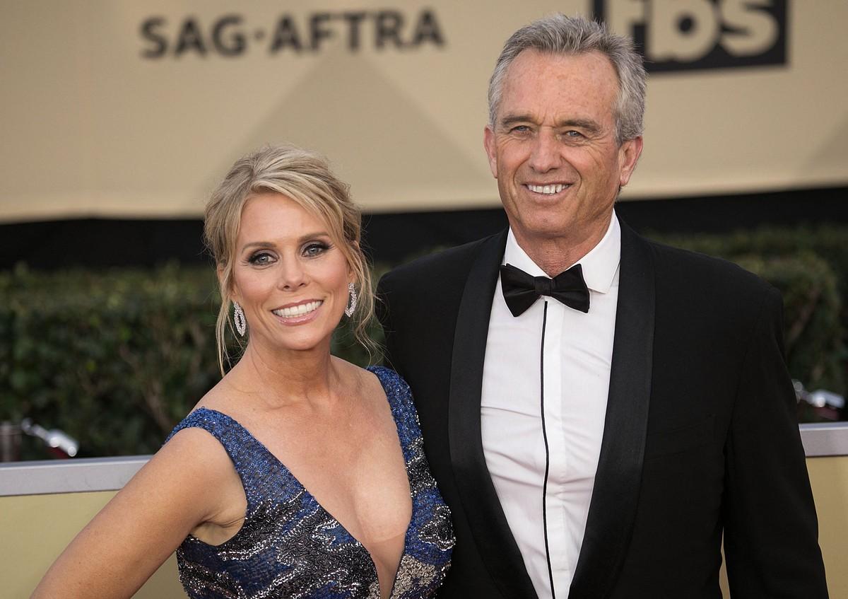 Friends reportedly fear Hines is overlooking concerns about RFK Jr.'s behavior.