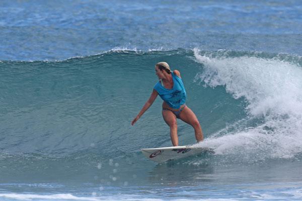 Soul Surfer Bethany Hamilton Surfing In Hawaii