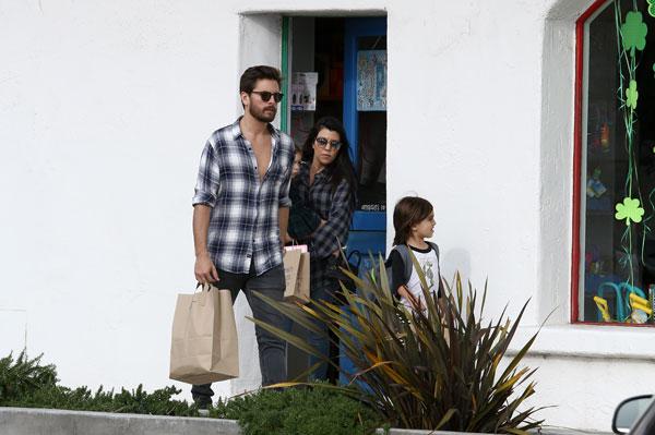 Kourtney Kardashian & Scott Disick Family Dinner