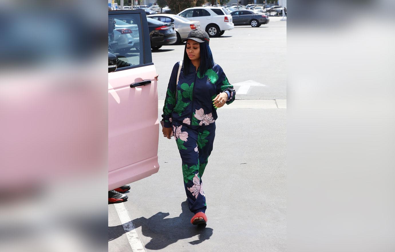 Blac Chyna Sharpens Claws At Nail Salon