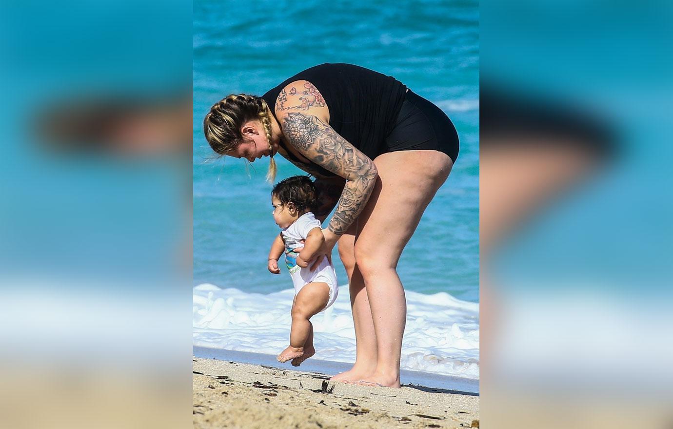 Kailyn Lowry Beach Baby Lux