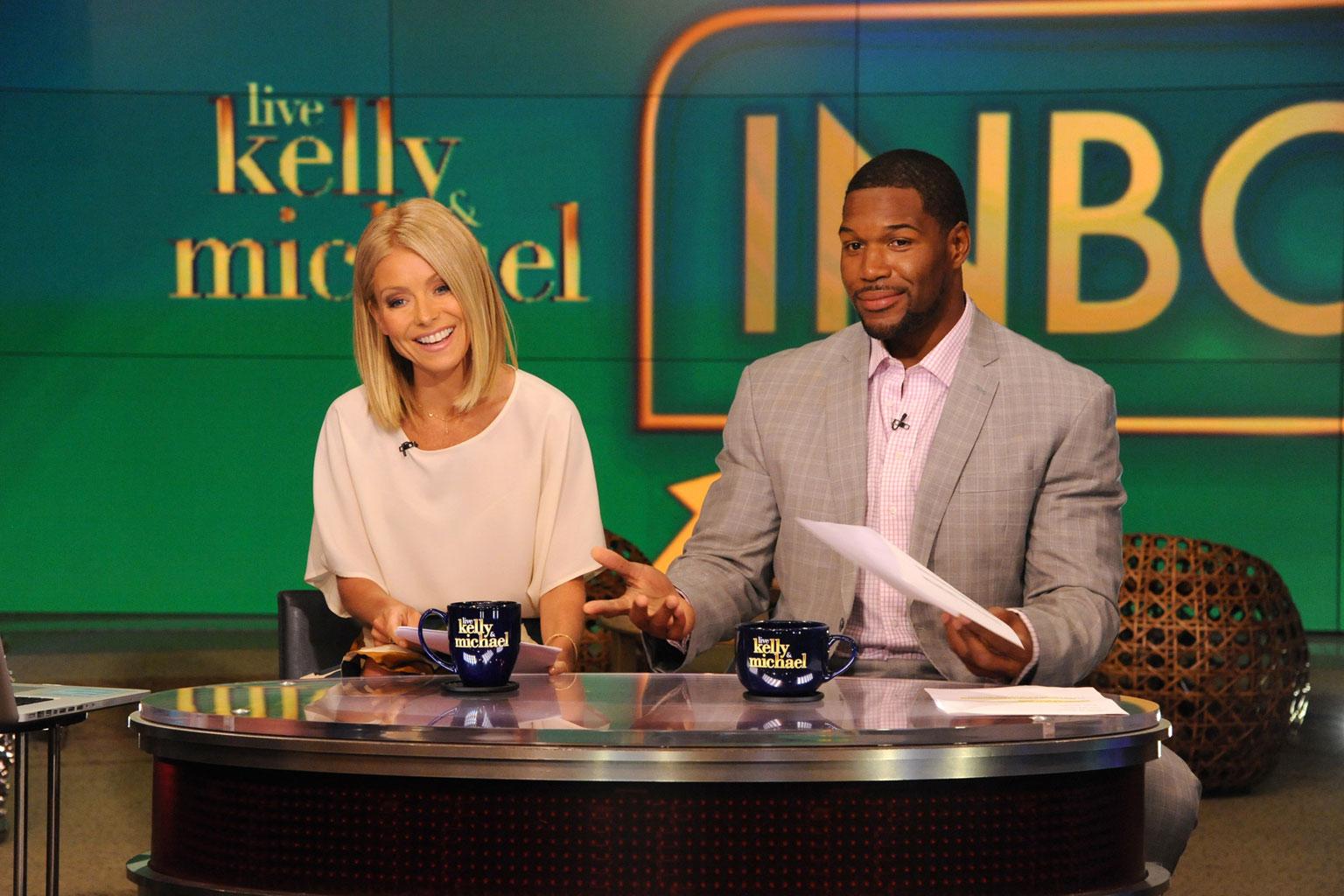 //Michael strahan kelly ripa feud live tell all