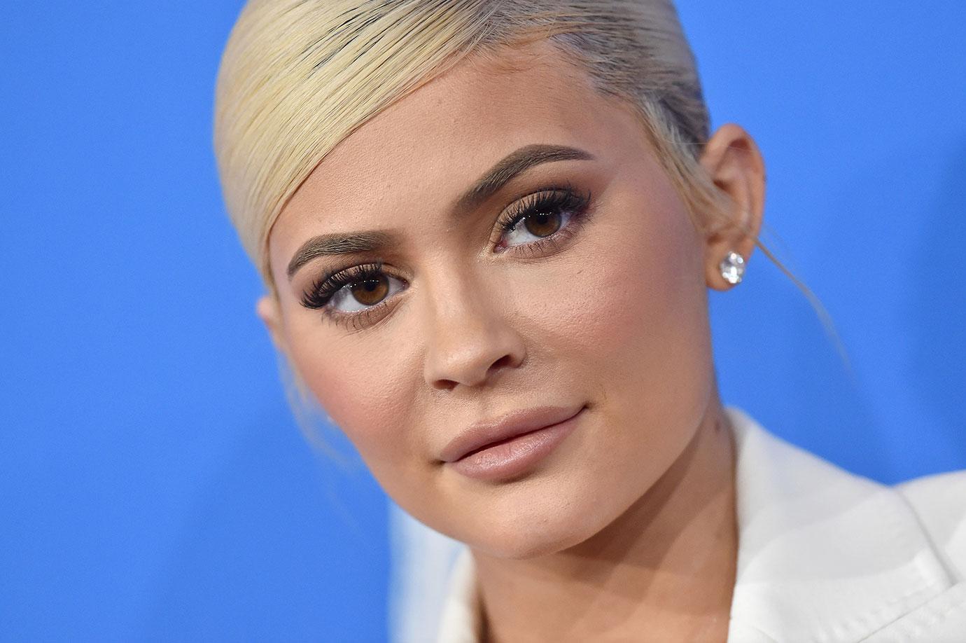 Kylie Jenner Slams Blac Chyna Fake Lashes