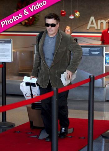 //alec baldwin american airlines_