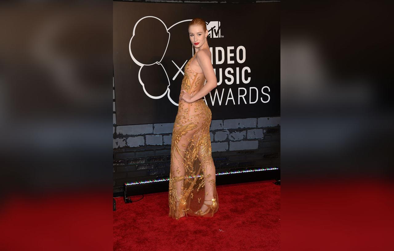 Bikini-Clad Iggy Azalea Fuels Butt Implant Rumors With New Hookup — Photos