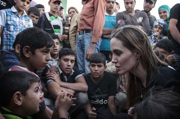 Angelina Jolie Adopt Syrian Orphans Brad Pitt No