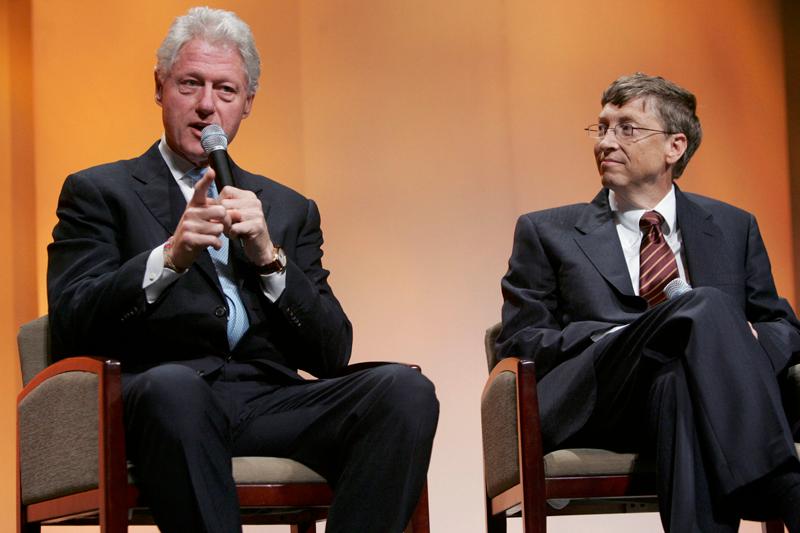 //bill clinton spreads legs manspreading habit presidential election pics