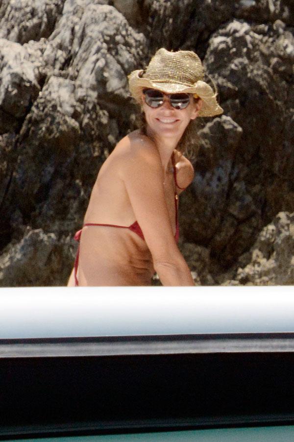 Elle Macpherson Still Sexy In Bikini Photos