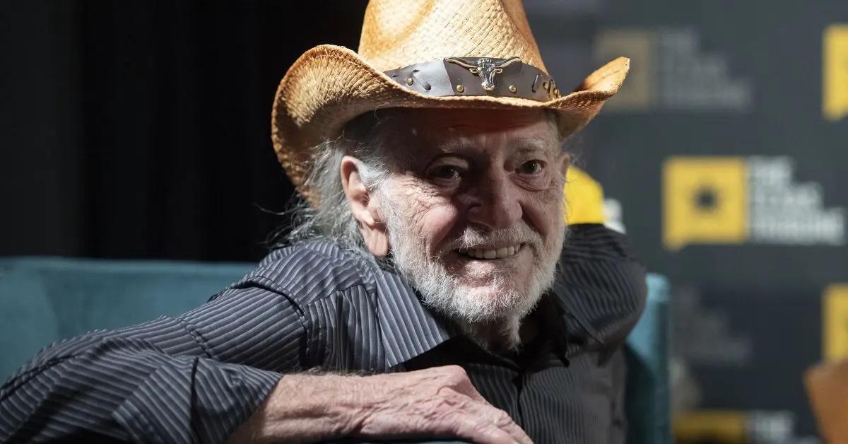 willie nelson maui home safe raging hawaiian wildfires