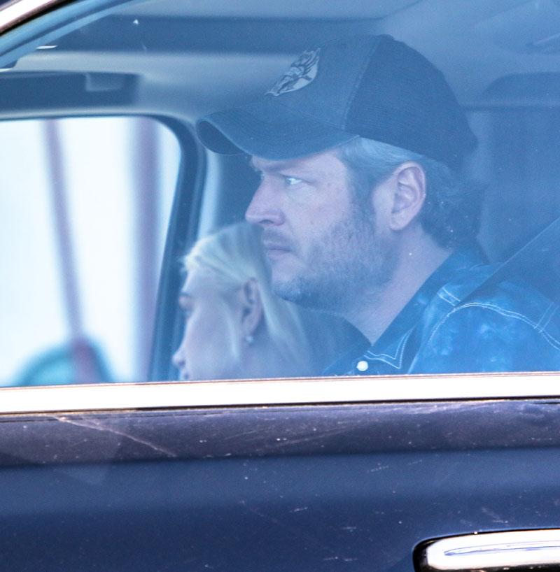 Gwen Stefani & Blake Shelton Photos: Couple Leaves For Pre-Holiday Getaway