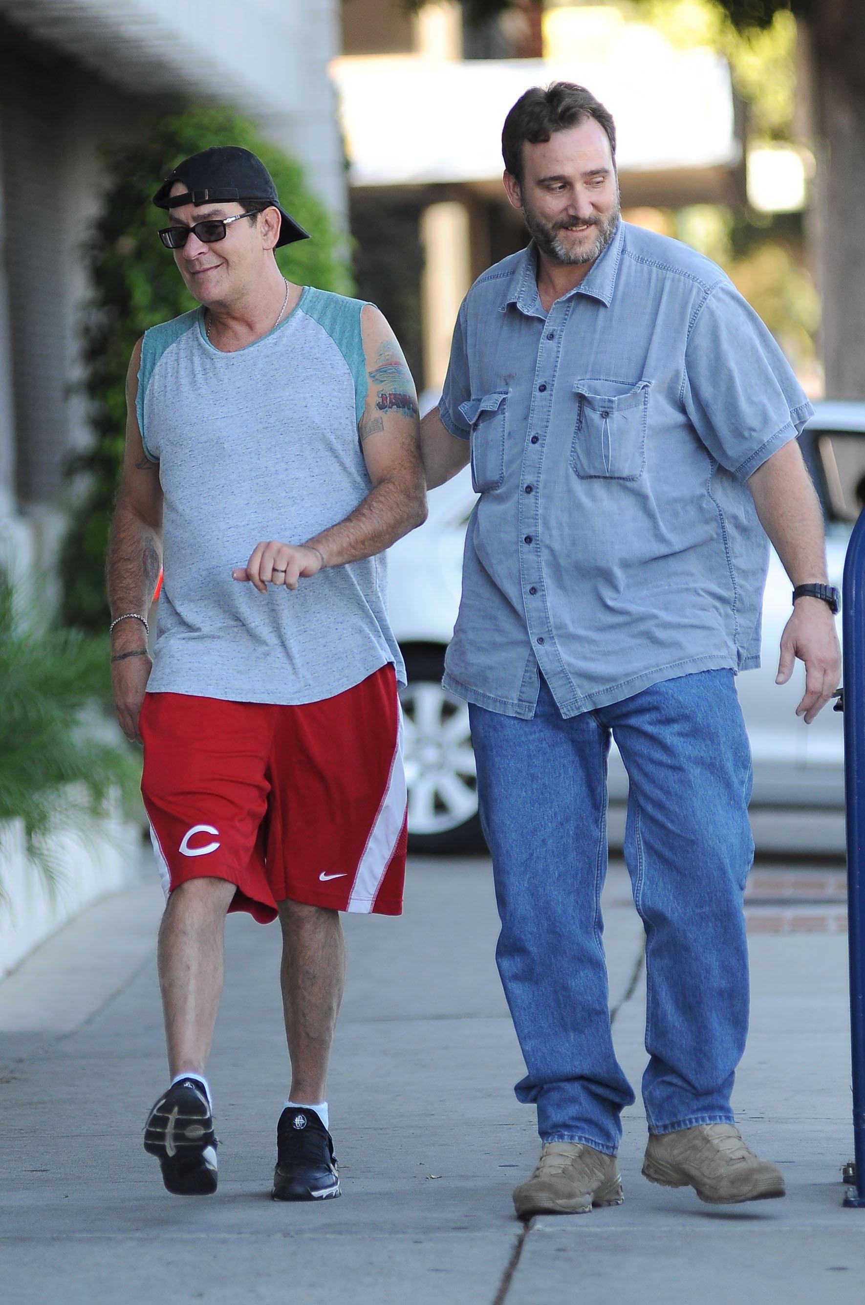 //charlie sheen looking d__