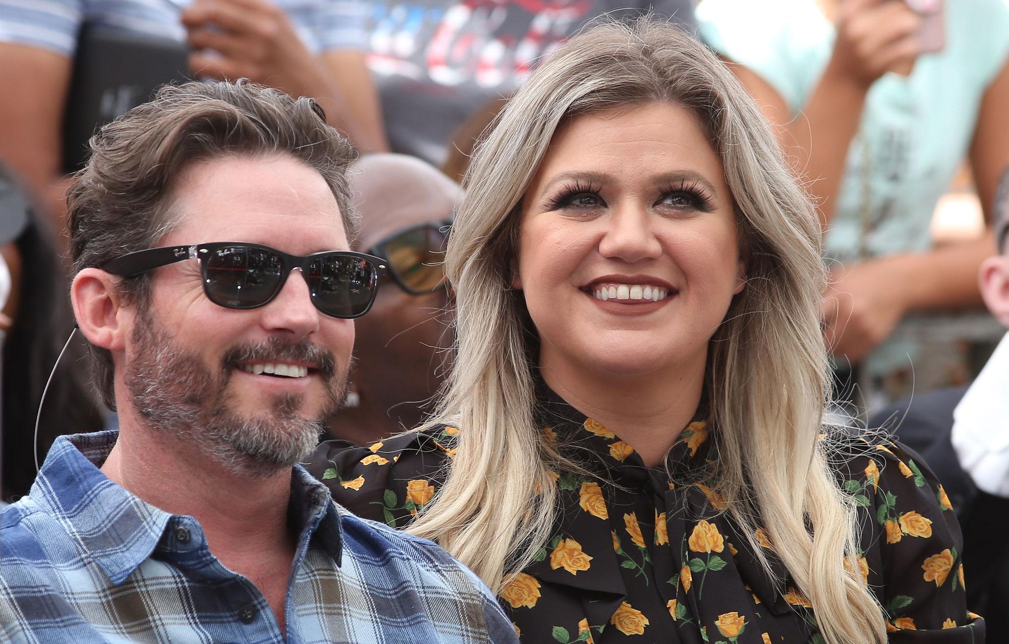 kelly clarkson demanded ex husband brandon blackstock cough up dollark