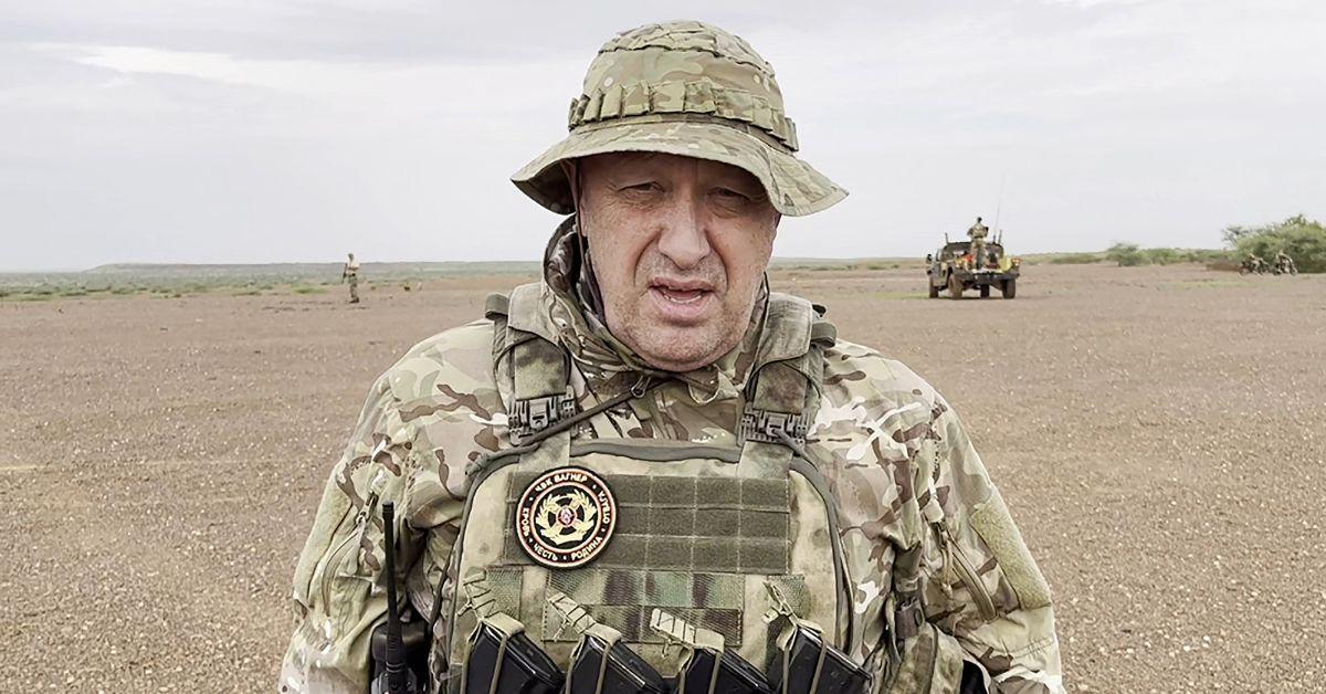 Putin is 'Afraid of His Own Shadow' and Suffers 'Wild Superstitions'