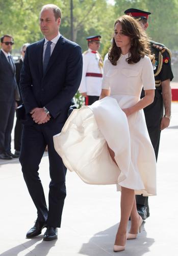 Major Marilyn Moment! Kate Middleton Suffers Serious Wardrobe ...