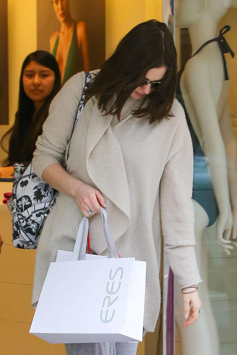 Anne Hathaway Pregnant Christmas Shopping