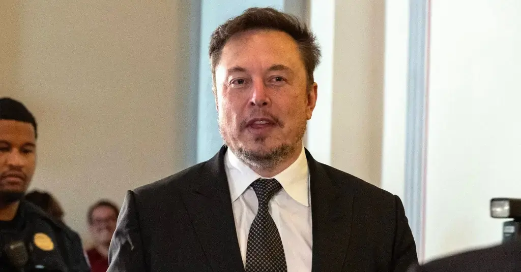 BREAKING NEWS: Elon Musk is reportedly in talks to buy Kansas City Chiefs for $22 billion – NFL World stunned as Clark Hunt debates potential takeover. - hmai