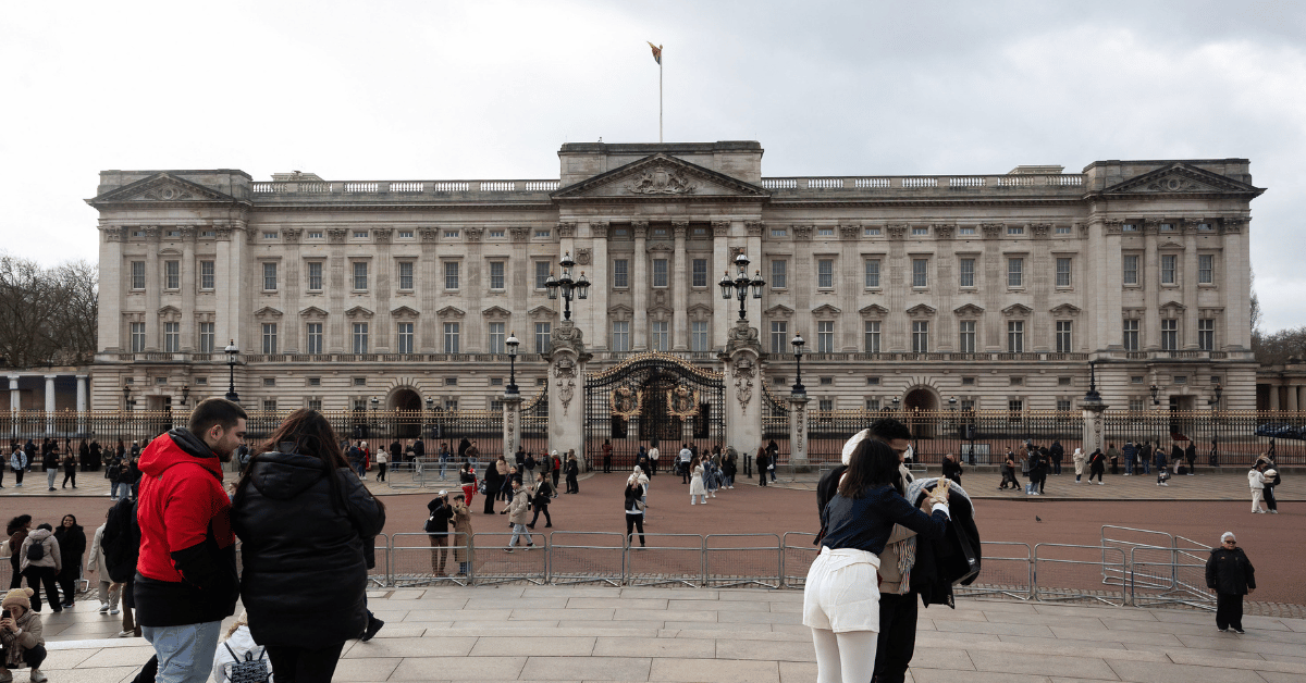 buckingham palace looks to hire communications assistant