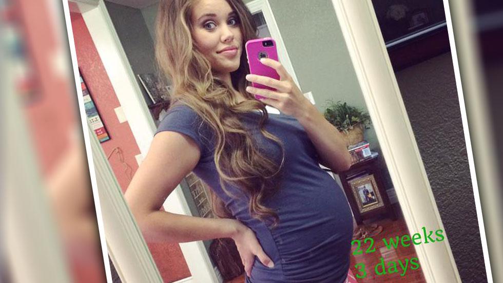 22 Weeks Jessa Duggar Snaps Pregnant Selfie As Brother Josh Faces Potential Civil Suit For Sex 